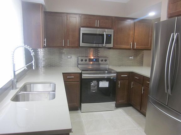 4th image of 15126 Jeffery Ave APT 1W