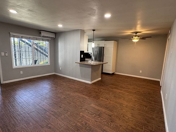 3rd image of 4059 Menlo Ave APT 3