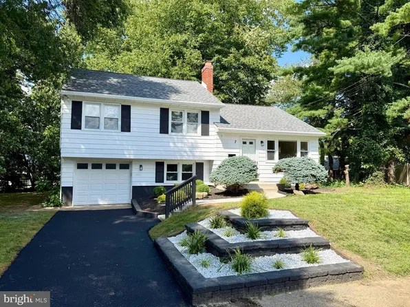 7 Windsor Pl, Mount Holly, NJ 08060