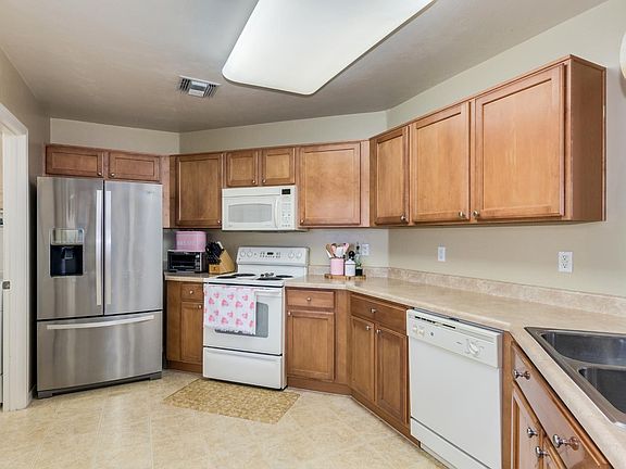 2nd image of 4109 E Coolbrooke Dr
