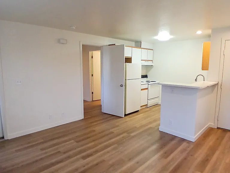 Parkhill Apartments — Photo 8