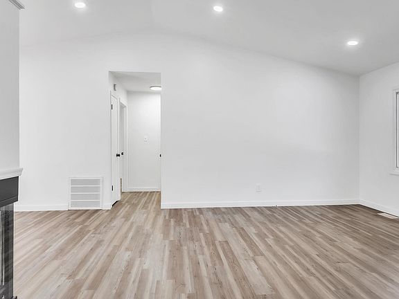 4th image of 339 Crestview Dr