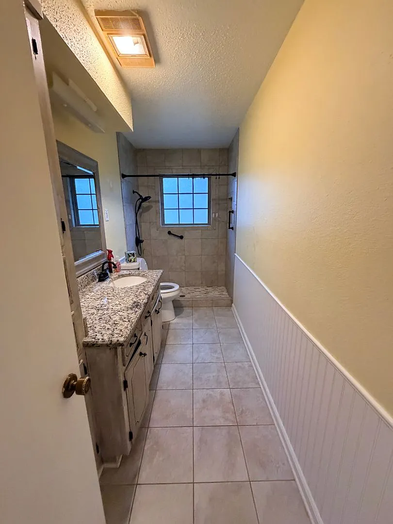 4 Bedroom Del City Home — Photo 4