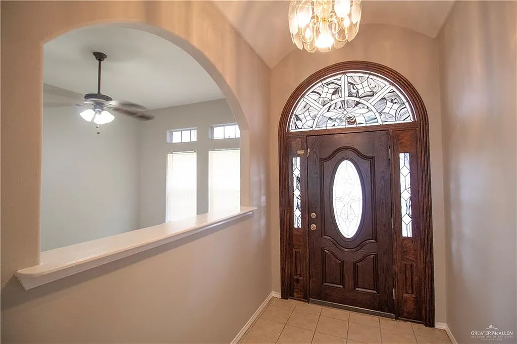 3 bed, 2.0 bath, 1893 sqft, $1,850 — Photo 2