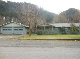 47672 Fairy Glen Dr, Oakridge, OR 97463