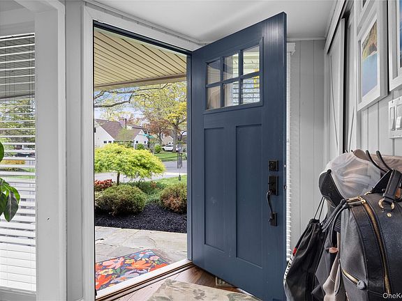 5th image of 10 Oak Brook Lane