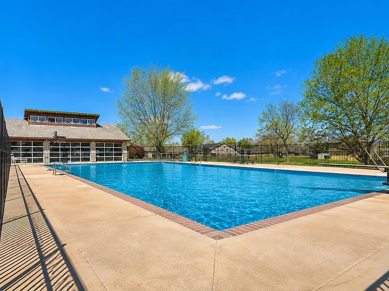 6605 Parkwood Ln — Photo 38