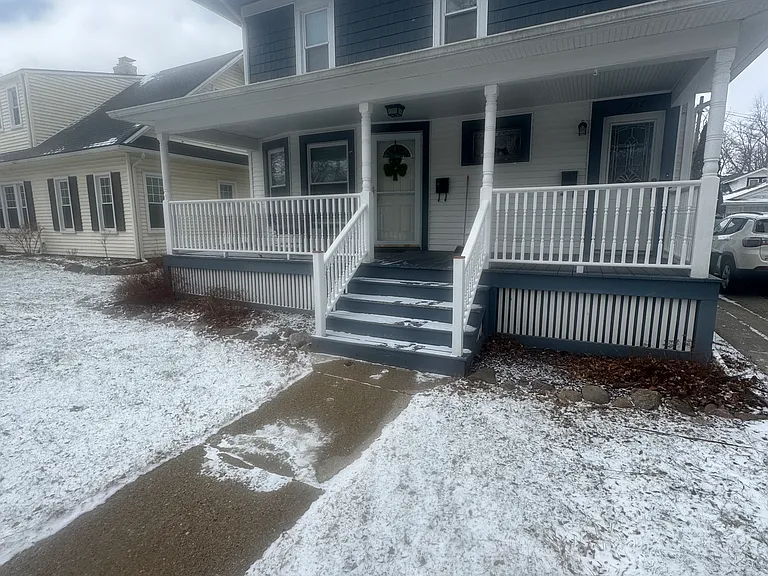 917 N Madison St — Photo 1