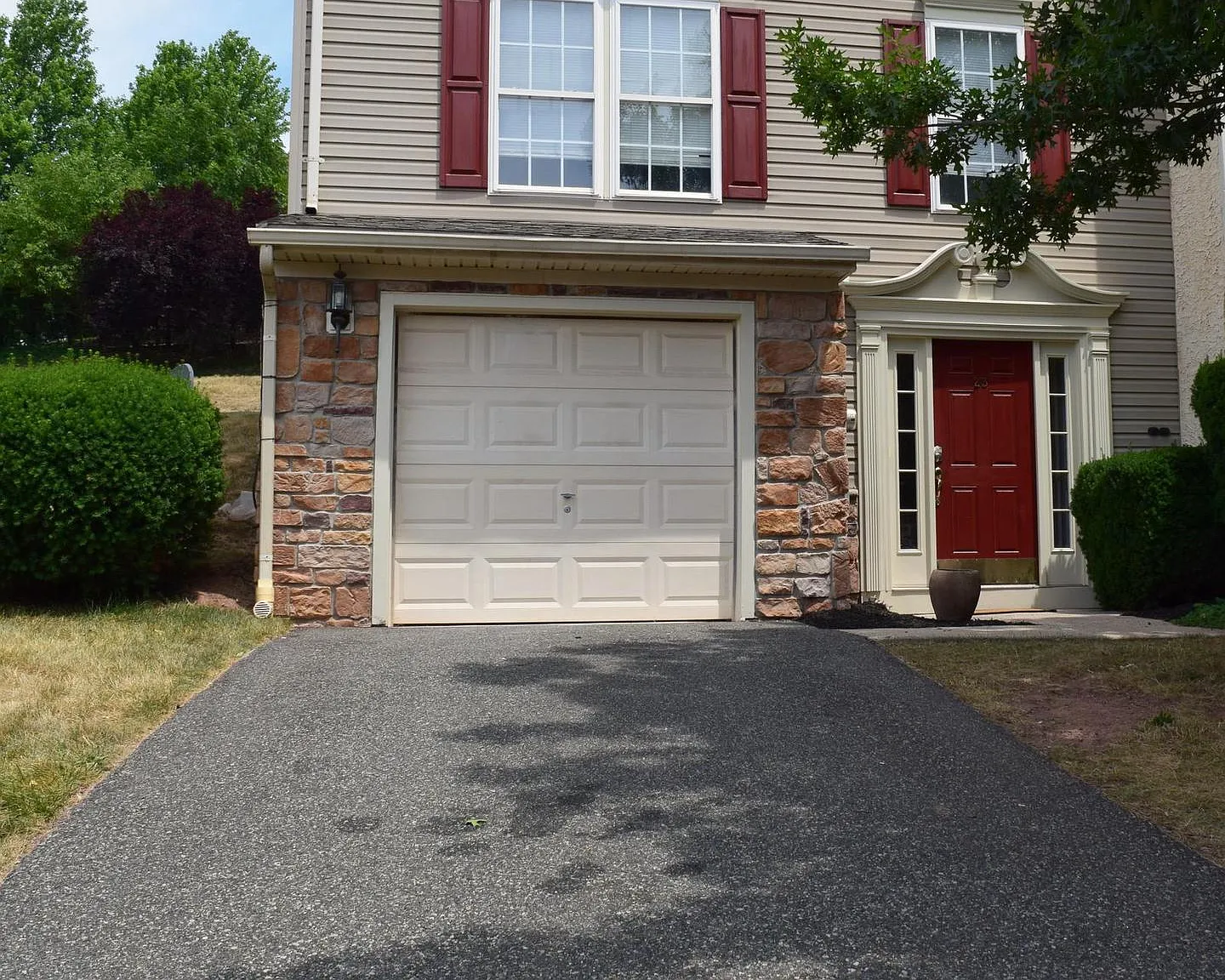 3 bed, 2.5 bath, 2258 sqft, $2,900 — Photo 2