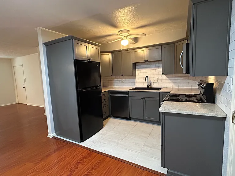 1822 N Rock Springs Rd NE — Photo 4