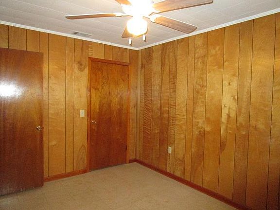 3rd image of 205 Godwin Ln