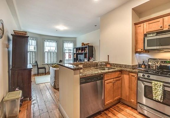 4th image of 68 Essex St #1