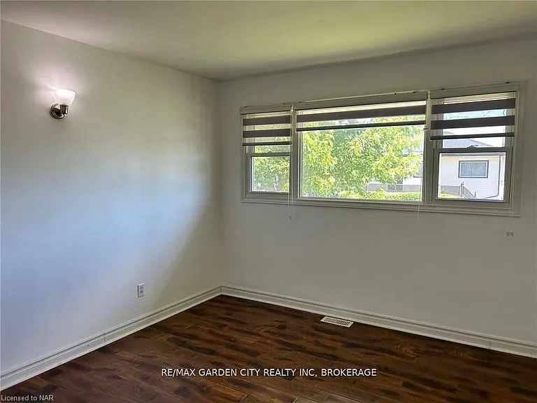 834 David St #UPPER — Photo 11