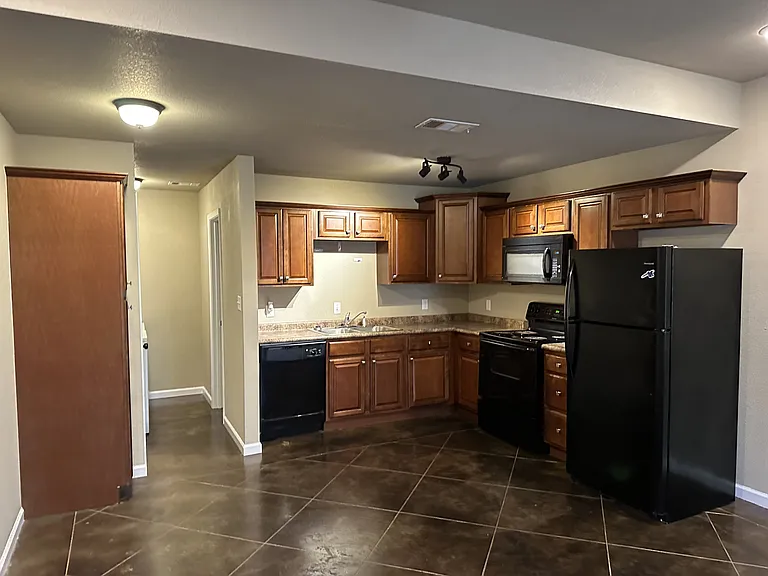 4707 Samantha Ave — Photo 5