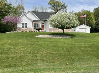 1505 E Riverchase, Midland, MI 48640