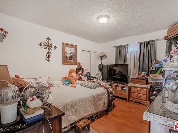 4th image of 3330 E 8th St