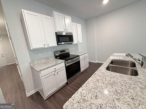 5th image of 432 Oakwood Dr NW