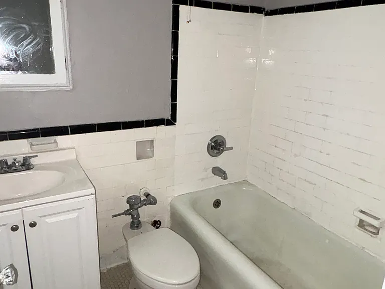 2209A Main St #B13 — Photo 4