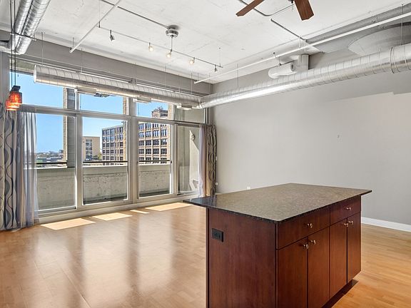 4th image of 565 W Quincy St Unit 715