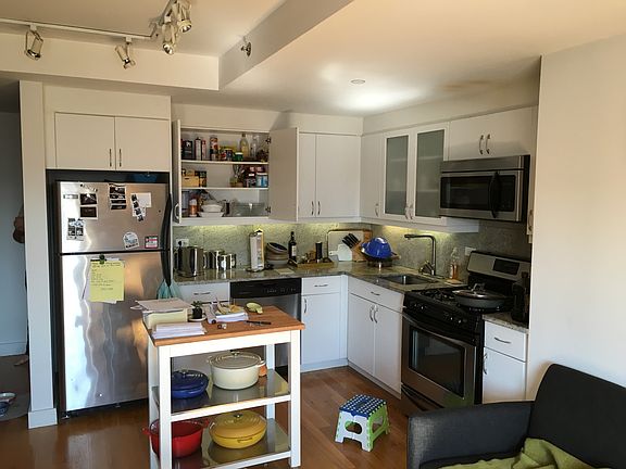 3rd image of 1677 Lexington Ave APT 6G