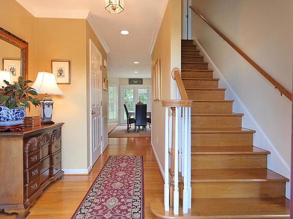 4th image of 170 Coventry Ln