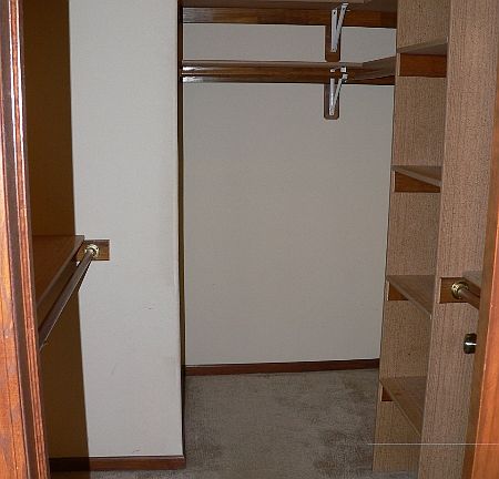 5th image of W1913 Fairfield Ln