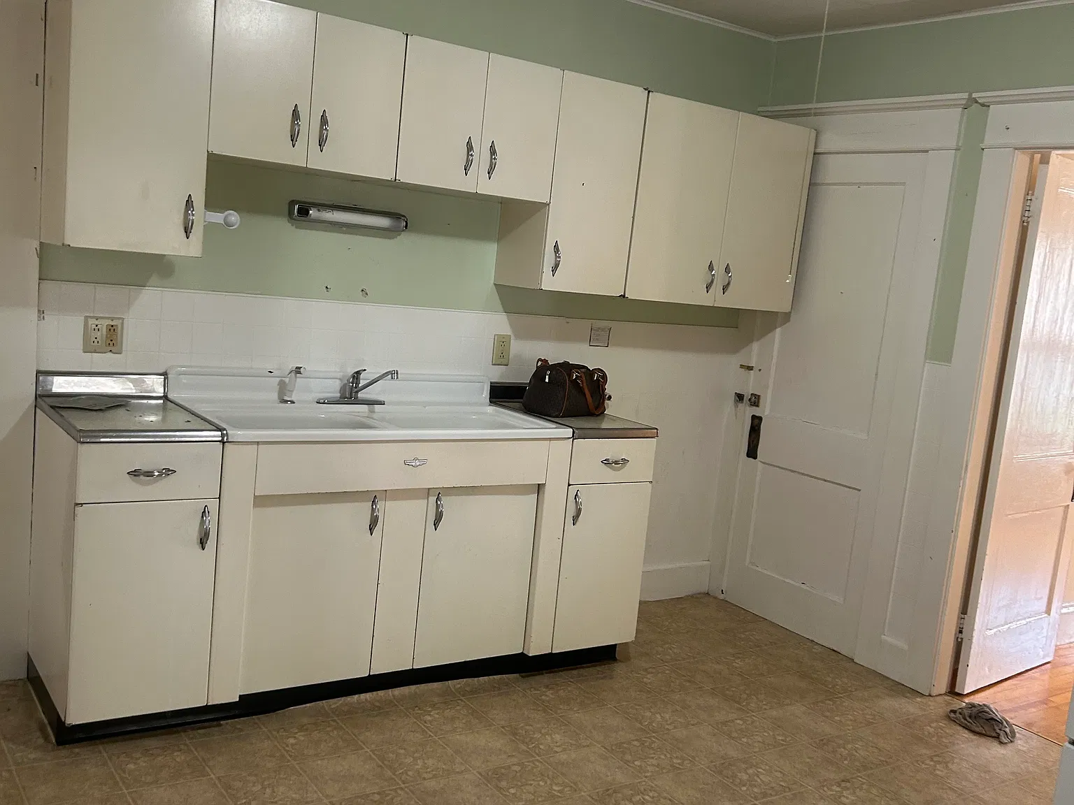 1 bed, 1000 sqft, $1,000 — Photo 3