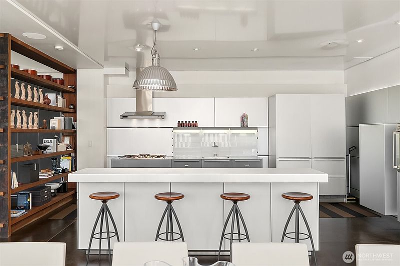 3rd image of 715 2nd Avenue #1505