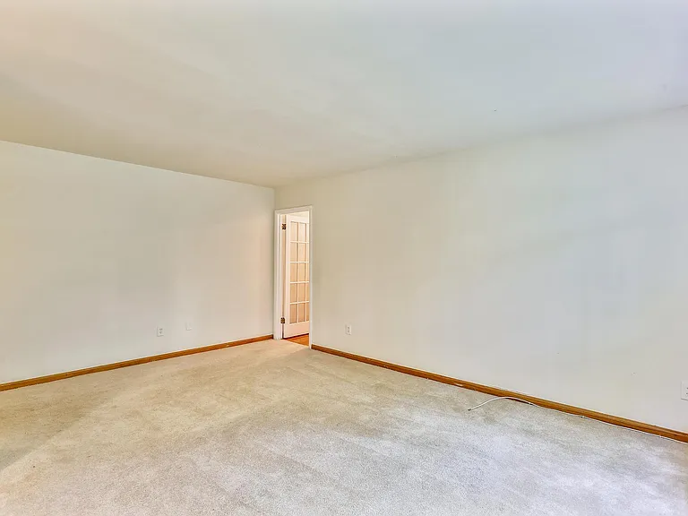 10412 Montrose Ave #202 — Photo 12