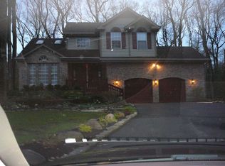 13 Dartmouth Ct, Streamwood, IL 60107