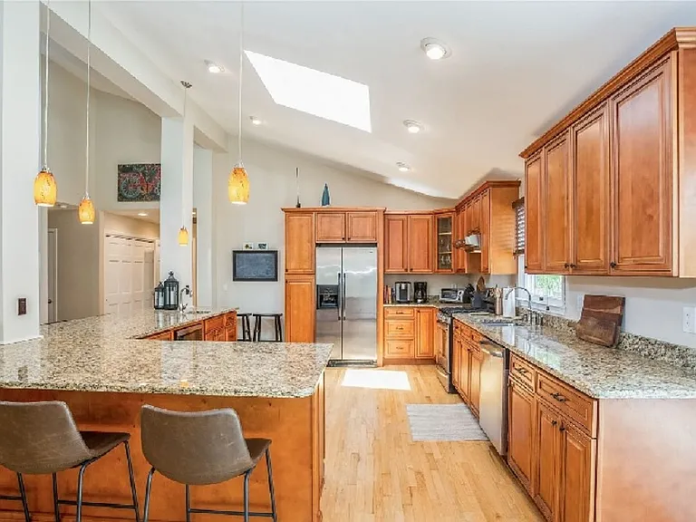 215 Northfield Ln — Photo 8