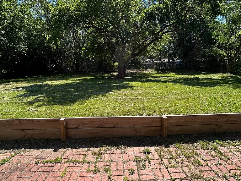Maywood Cir — Photo 19