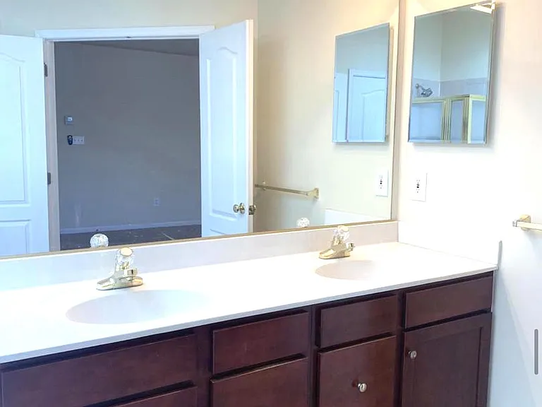 25937 Kirkwood Sq — Photo 37