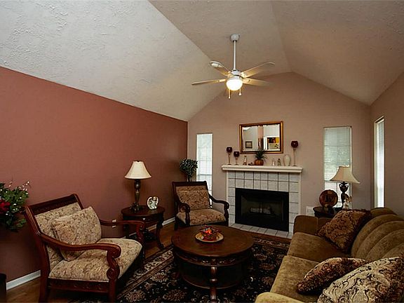 3rd image of 8314 Leafdale Dr