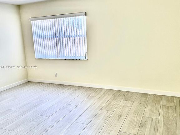 5th image of 401 Golden Isles Dr APT 701