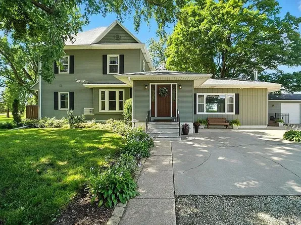 2220 Katoski Dr, Waterloo, IA 50701