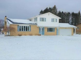 1074 Hrezent View Ln, Webster, NY 14580