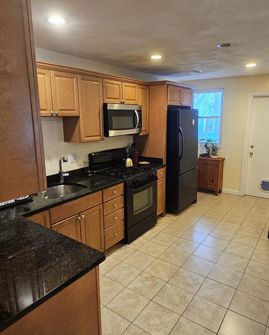 2 bed, 940 sqft, $3,300 — Photo 3