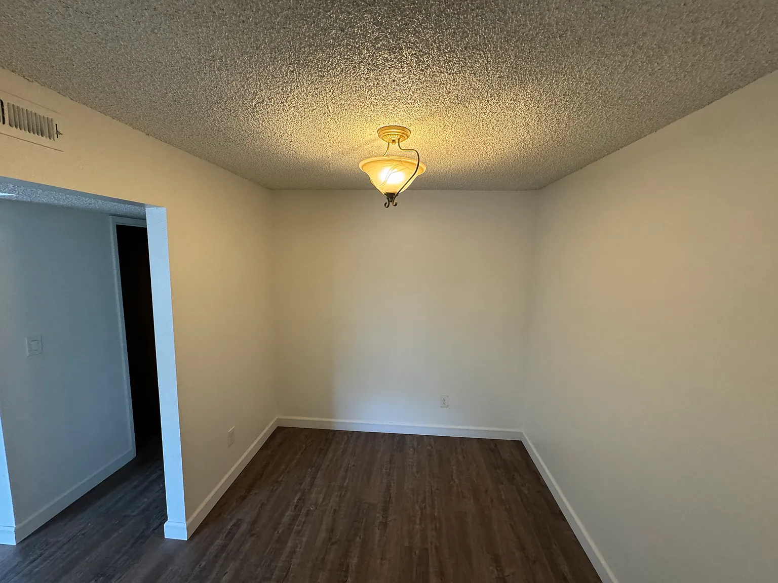 2 bed, 1.5 bath, 875 sqft, $1,400 — Photo 4