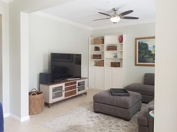 3rd image of 913 Fern Ave