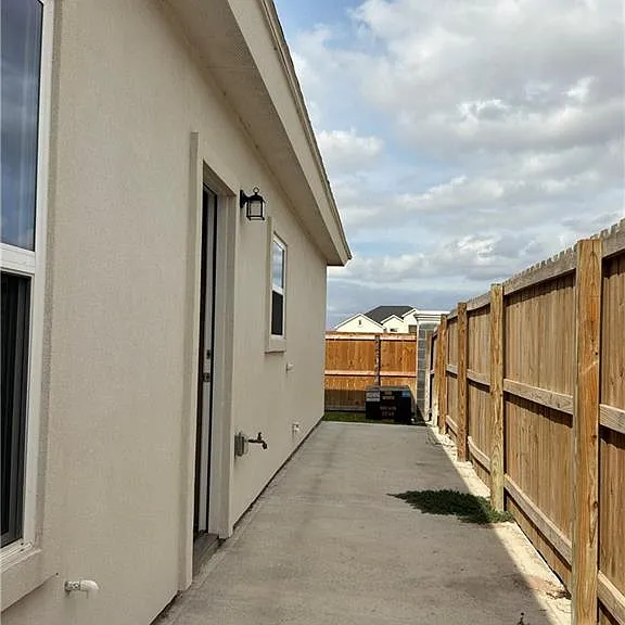 3904 Ventura Ave #2 — Photo 5