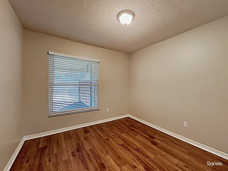 10628 Crescendo Loop — Photo 8