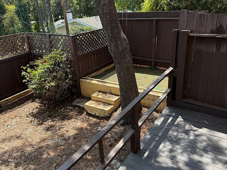 2071 Vista Del Mar Ave — Photo 9