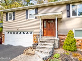 898 Pine Hill Dr, Schenectady, NY 12303