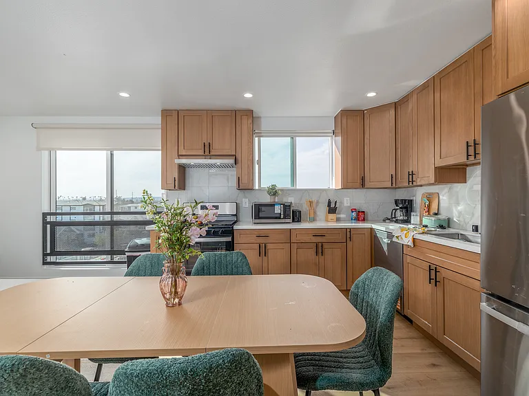 1223 W 37th Dr #1 — Photo 17