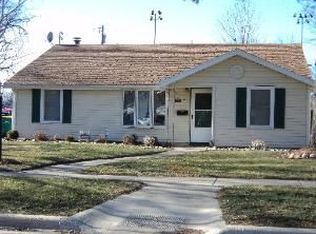 907 Seaman Ave, Dekalb, IL 60115