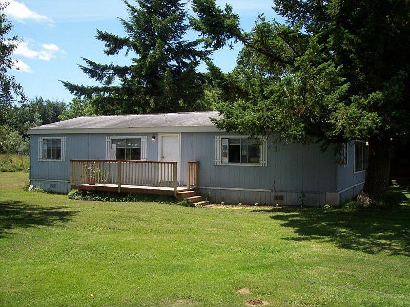 A great yard for gatherings and games.