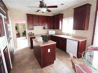 180 Windwatch Dr, Hauppauge, NY 11788