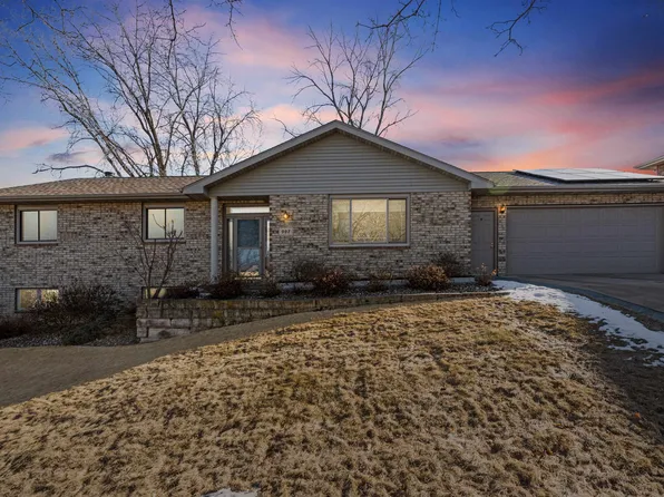 907 Farrell Ct, Dubuque, IA 52001