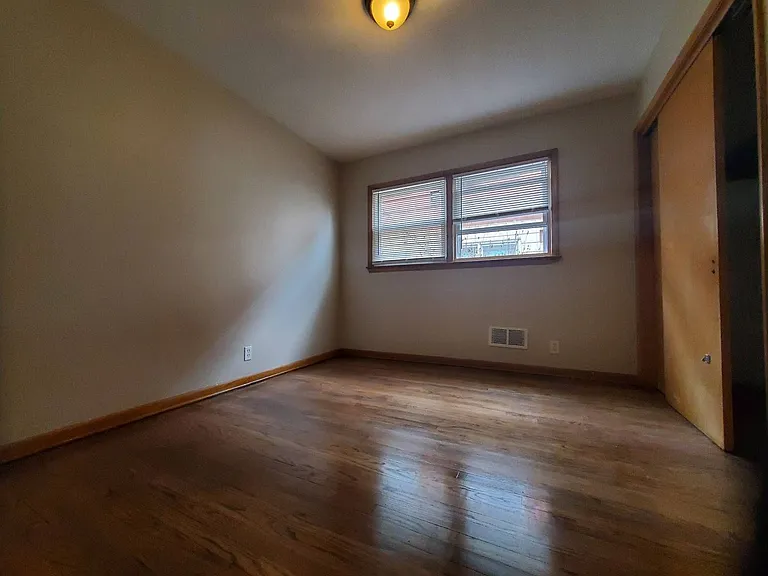 85th - 4052-54 — Photo 20